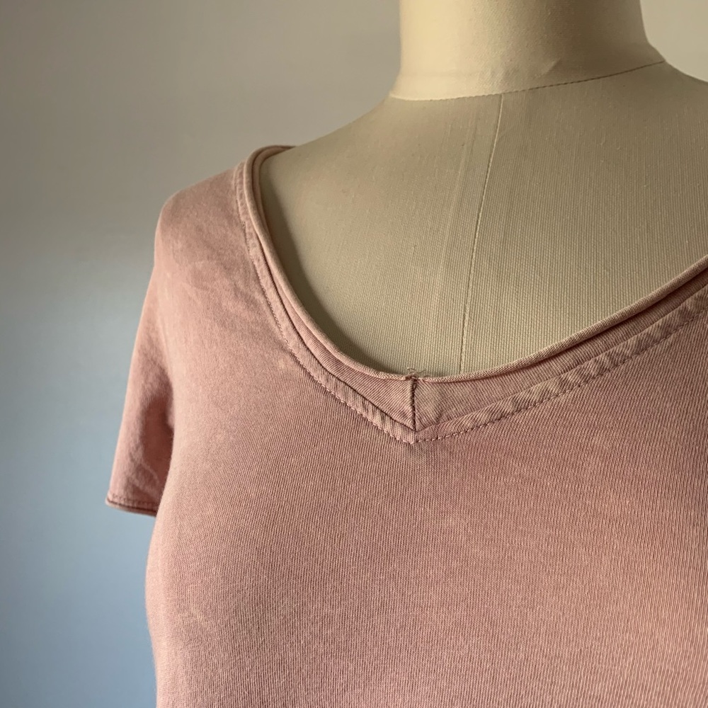 Anthropologie Soft Pink Bleach V Neck T-Shirt XSP - Picture 2 of 6